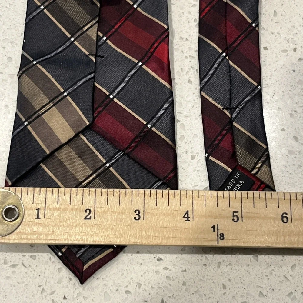 Calvin Klein Tie Mens One Size Plaid 100% Silk Classic Woven Necktie